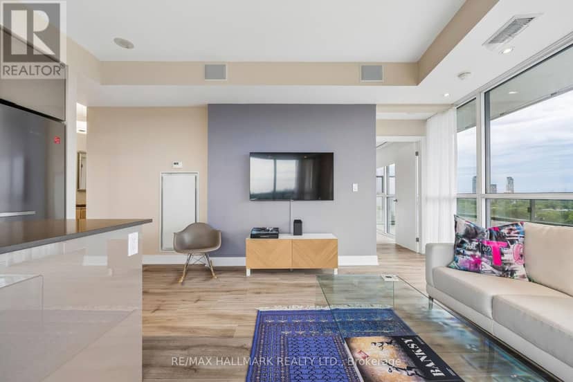 924 - 99 The Donway W — photo 6 of 31