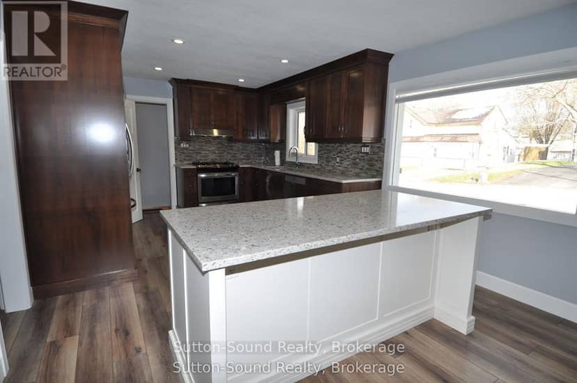 10 Brownlee Street S — photo 8 of 40