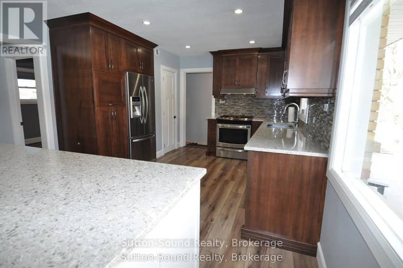 10 Brownlee Street S — photo 9 of 40