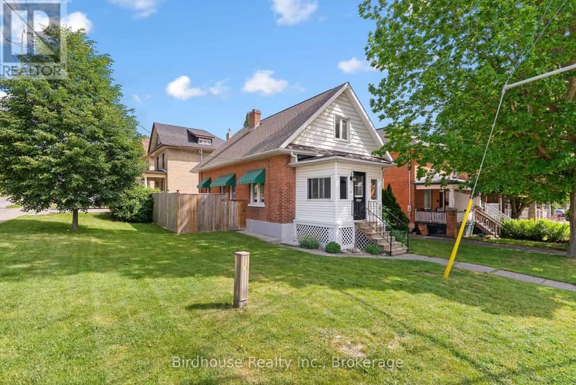 60 Wellington Street — photo 1 of 38