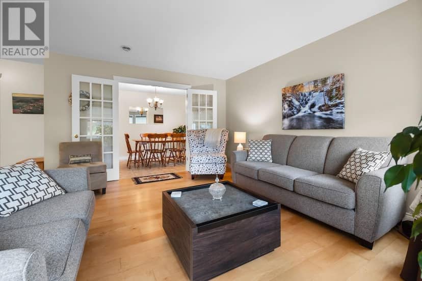 15 OAKLAND Drive — photo 18 of 40