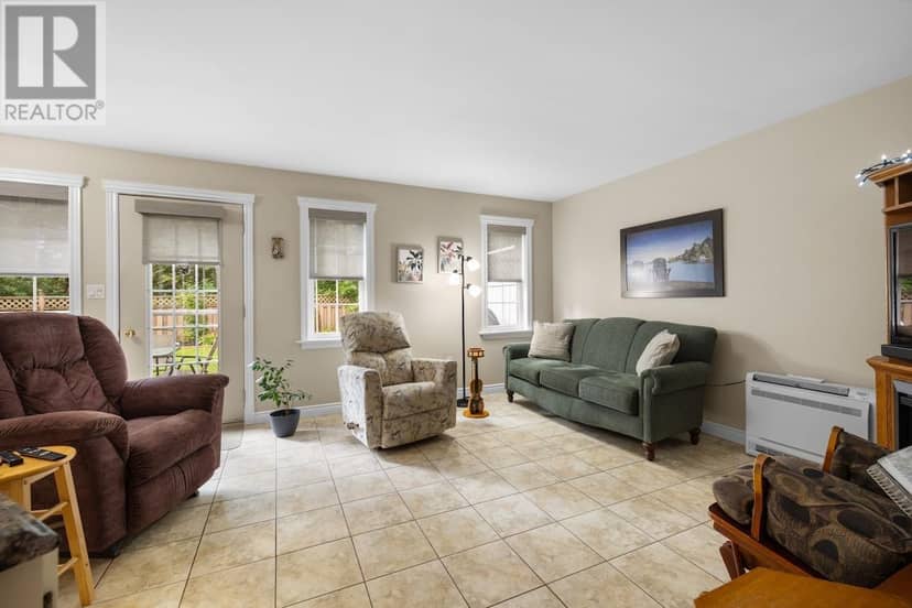 15 OAKLAND Drive — photo 12 of 40