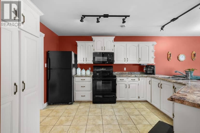 15 OAKLAND Drive — photo 14 of 40