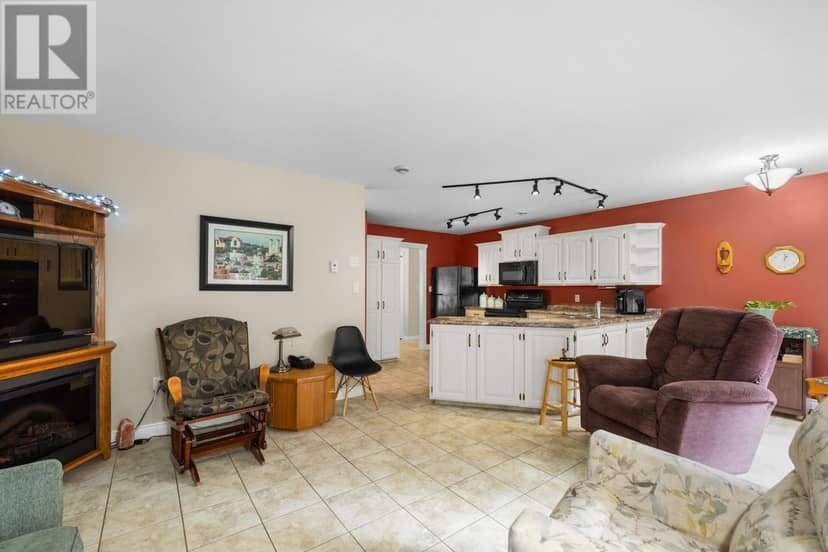15 OAKLAND Drive — photo 11 of 40