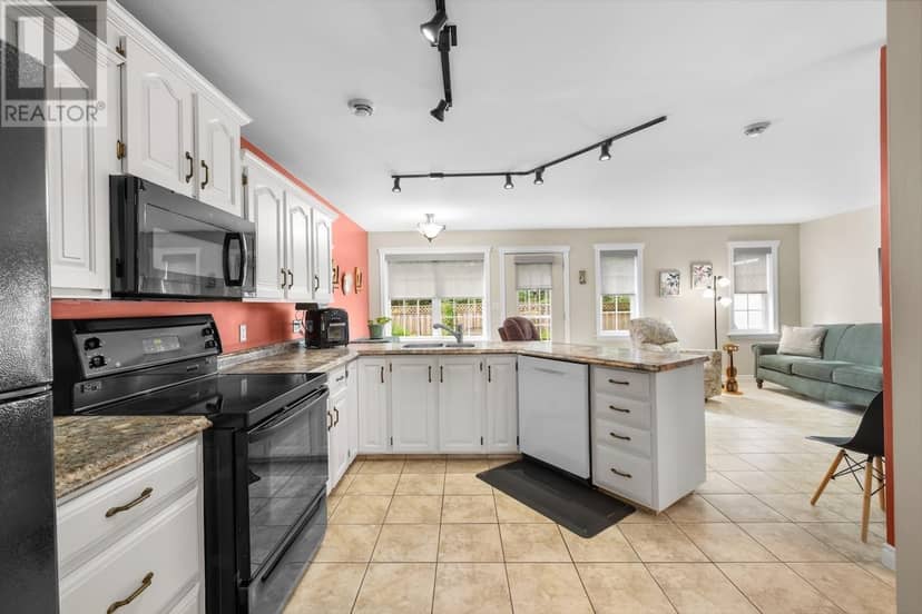 15 OAKLAND Drive — photo 4 of 40