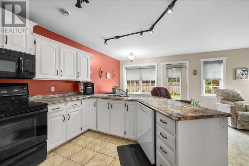 15 OAKLAND Drive — photo 6 of 40