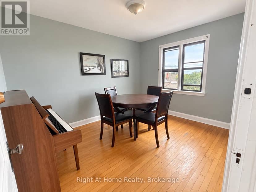 28 Dixon Street — photo 10 of 18