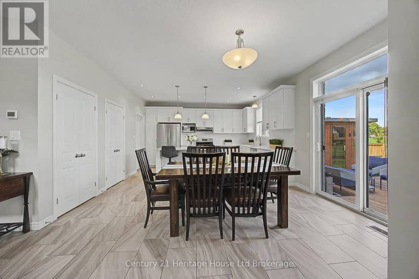 91 Boyd Boulevard — photo 11 of 40