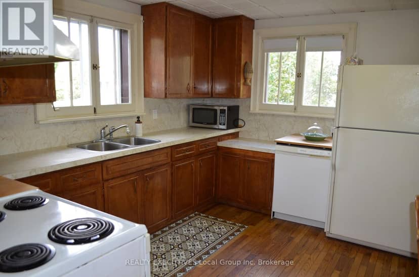 206 Clark Street N — photo 13 of 40