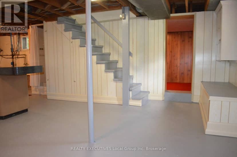 206 Clark Street N — photo 16 of 40