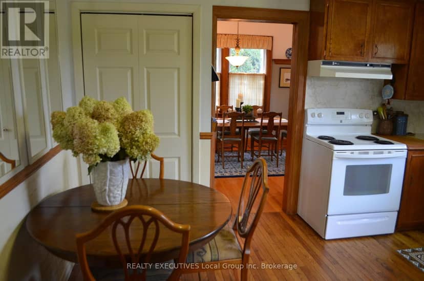 206 Clark Street N — photo 19 of 40