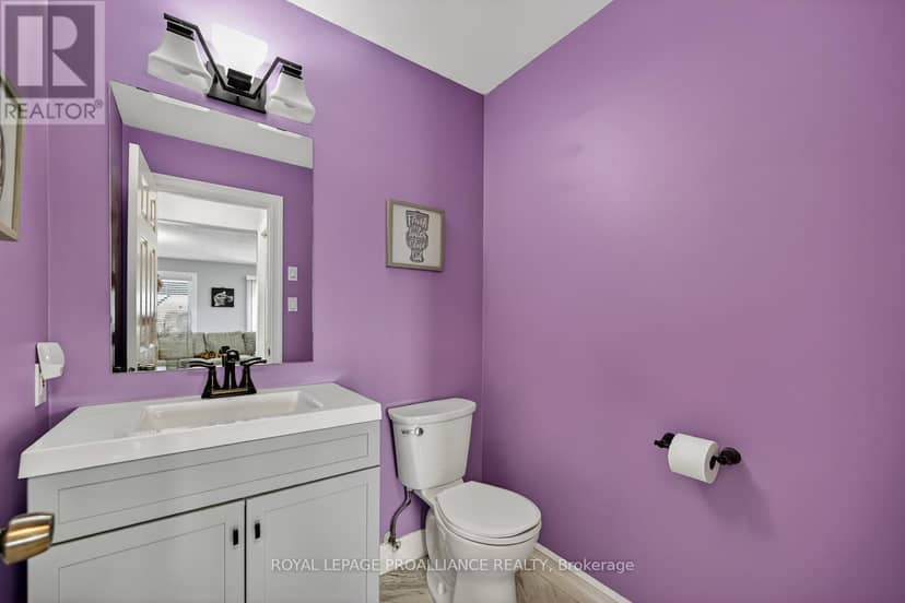 1014 Crestwood Drive — photo 18 of 40