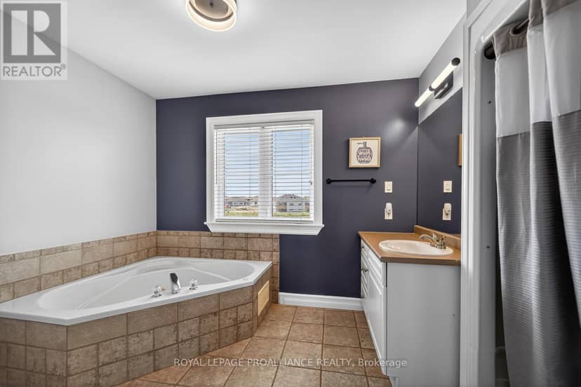 1014 Crestwood Drive — photo 25 of 40
