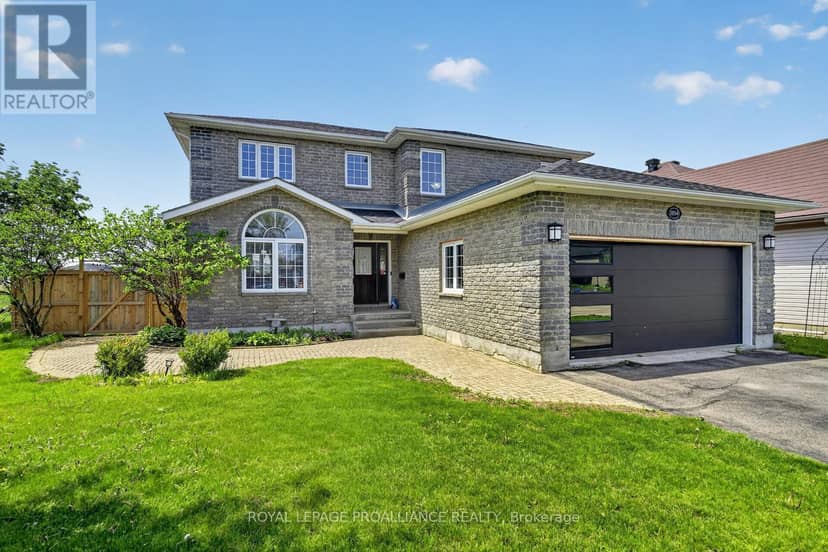 1014 Crestwood Drive — photo 3 of 40