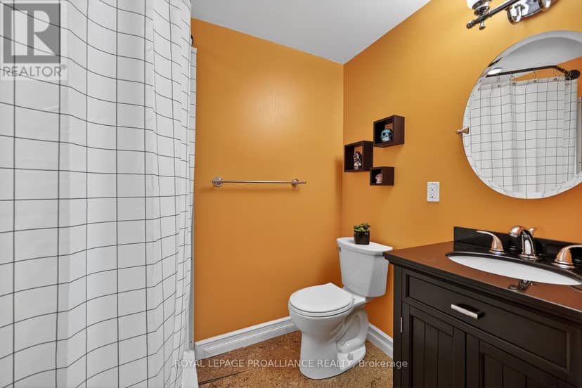 1014 Crestwood Drive — photo 32 of 40