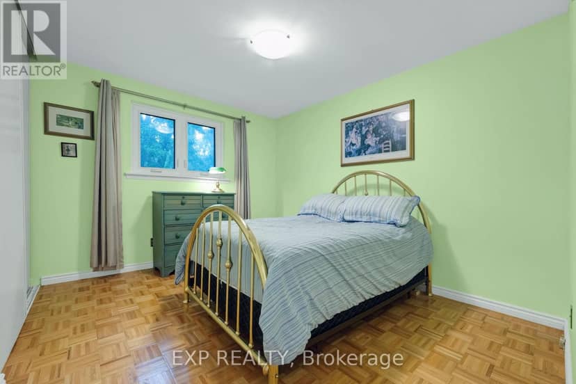 639 Irwin Crescent — photo 25 of 40