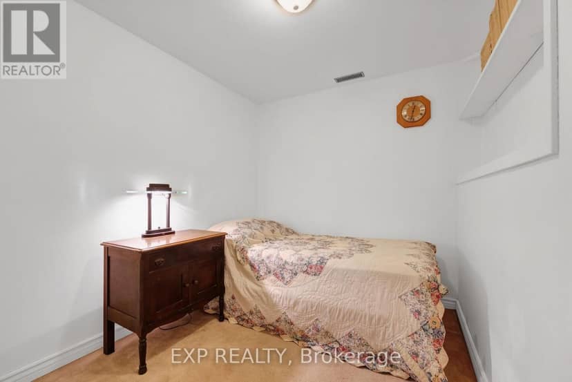639 Irwin Crescent — photo 31 of 40