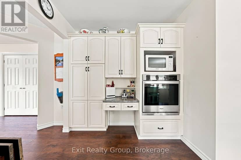 6 Heritage Drive — photo 22 of 40