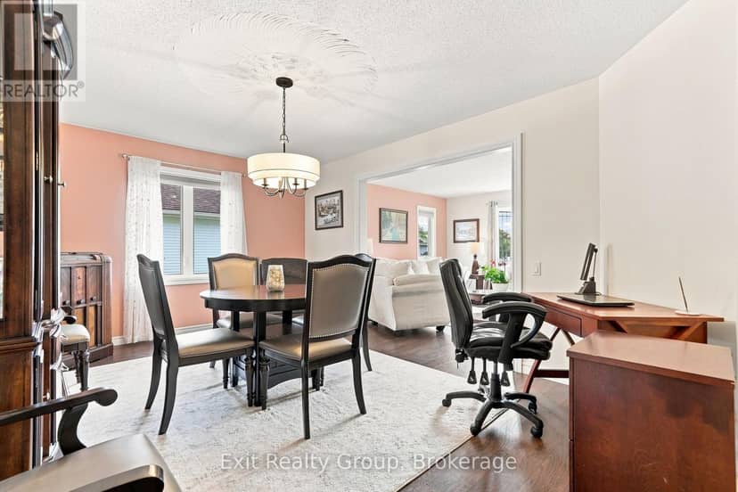 6 Heritage Drive — photo 17 of 40