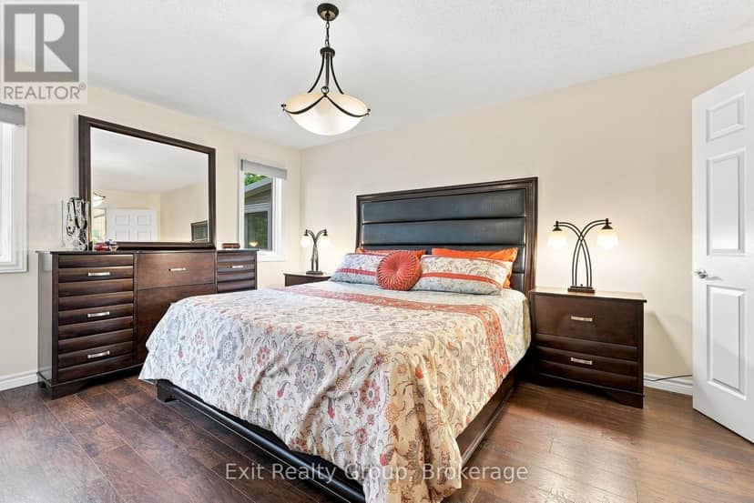 6 Heritage Drive — photo 33 of 40