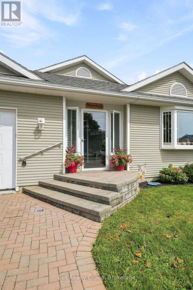 6 Heritage Drive, Prince Edward County, photo 6