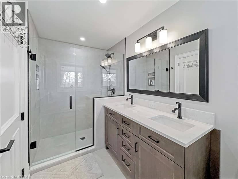 360 ROBINSON Road — photo 25 of 40