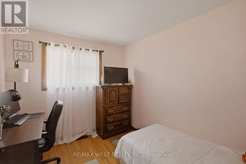 453 Leonard Avenue — photo 15 of 32