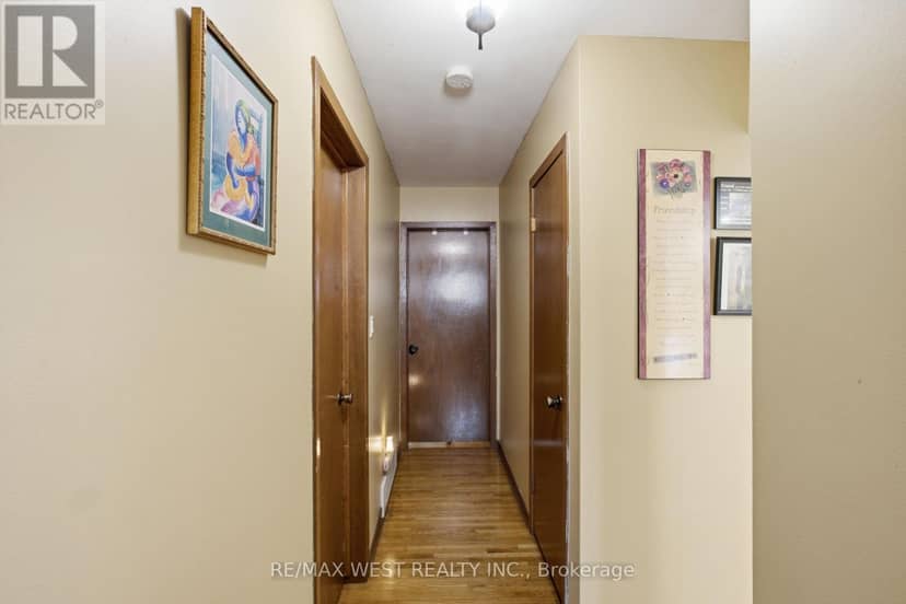 453 Leonard Avenue — photo 11 of 32