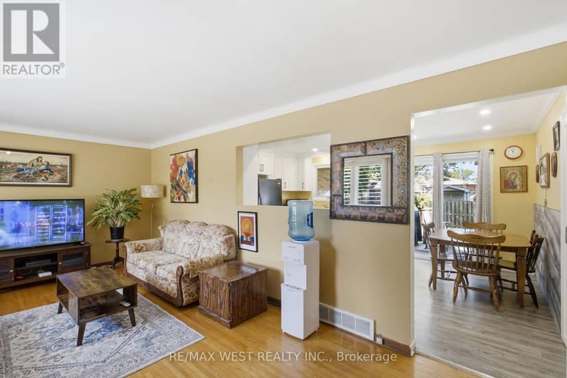 453 Leonard Avenue — photo 7 of 32