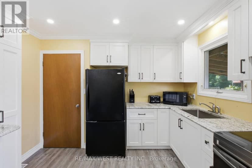 453 Leonard Avenue — photo 8 of 32