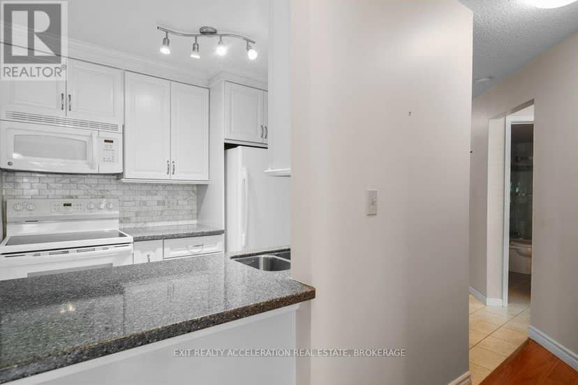 103 - 11 Centre Street S — photo 10 of 40