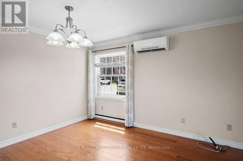 103 - 11 Centre Street S — photo 12 of 40