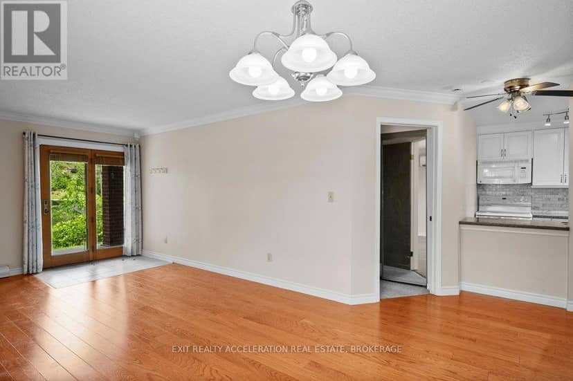 103 - 11 Centre Street S — photo 13 of 40