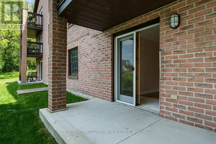 103 - 11 Centre Street S — photo 18 of 40