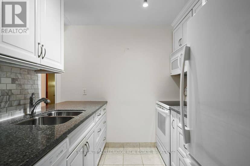 103 - 11 Centre Street S — photo 23 of 40