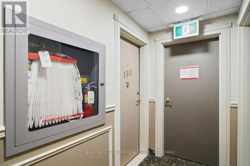 103 - 11 Centre Street S — photo 7 of 40