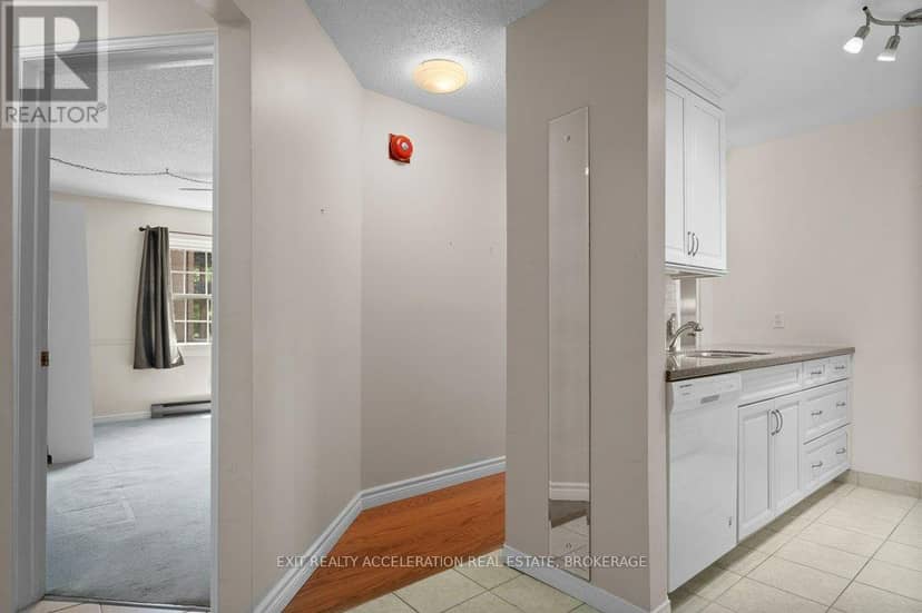 103 - 11 Centre Street S — photo 9 of 40