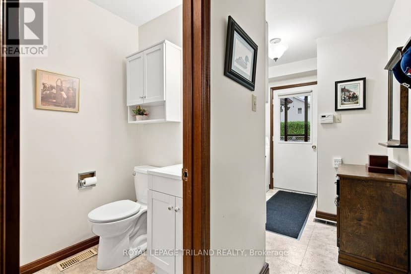 7 Glenview Crescent — photo 18 of 40