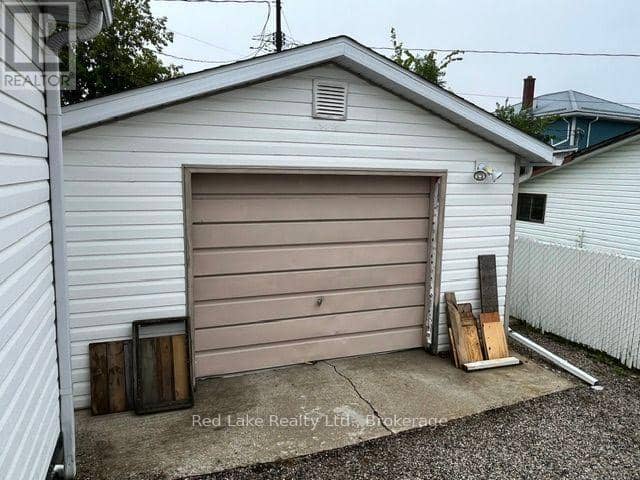 7 Fourth Street, Red Lake, photo 2