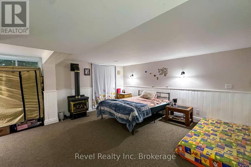 60 Sherryl Crescent — photo 18 of 27
