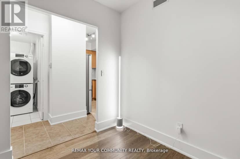 606 - 8 Scollard Street — photo 16 of 32