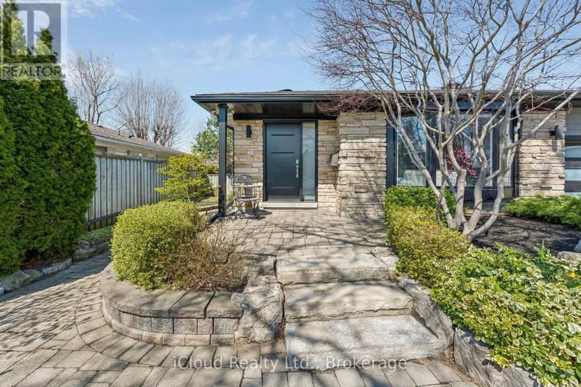 43 Ferndale Crescent — photo 2 of 40