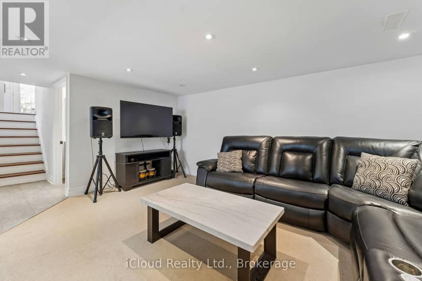 43 Ferndale Crescent — photo 27 of 40