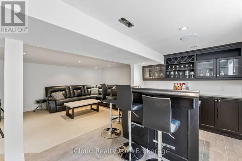 43 Ferndale Crescent — photo 30 of 40