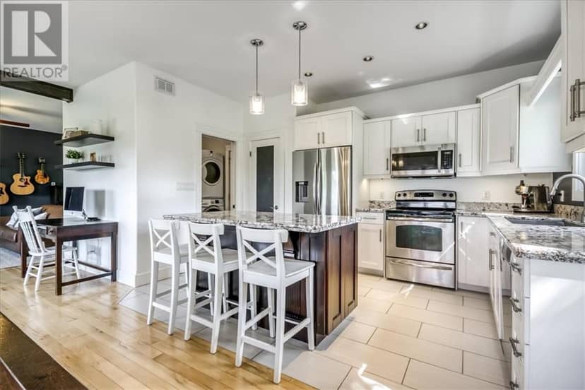 41 Bay Street — photo 10 of 40