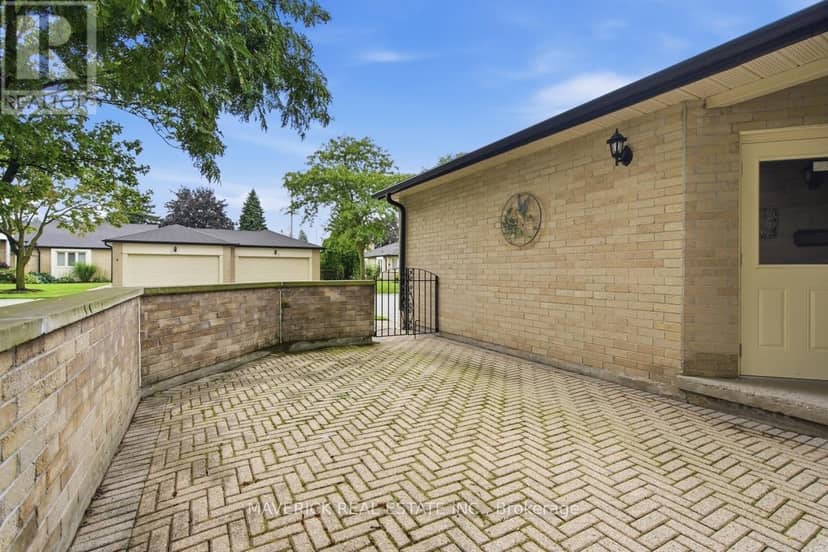 49 - 163 Pine Valley Drive, London South, photo 3