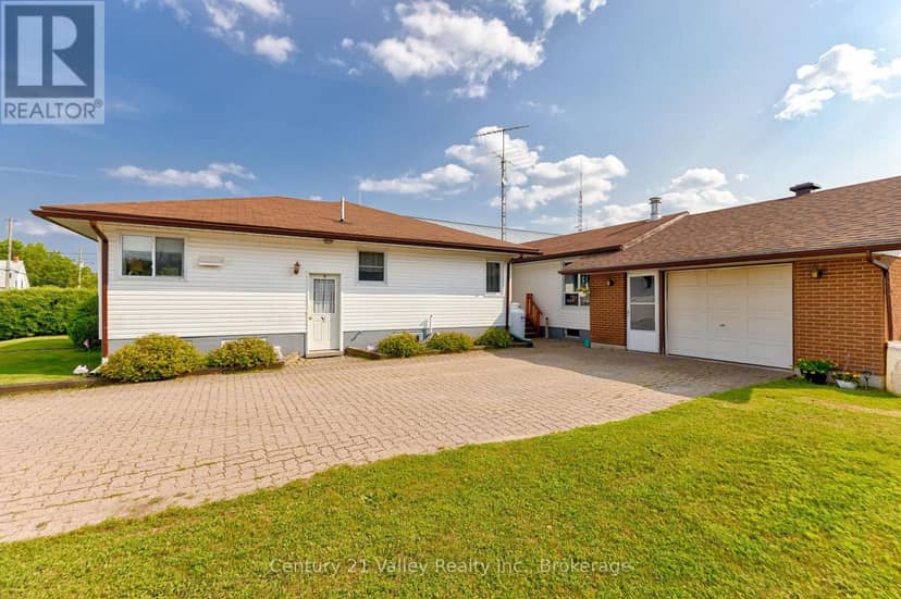 2032 Foresters Falls Road, Whitewater Region, photo 4