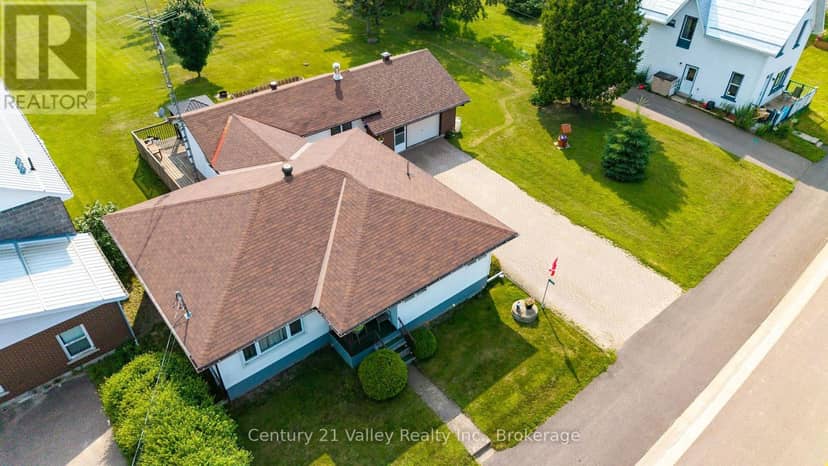 2032 Foresters Falls Road, Whitewater Region, photo 5