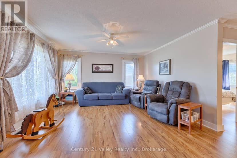 2032 Foresters Falls Road, Whitewater Region, photo 8