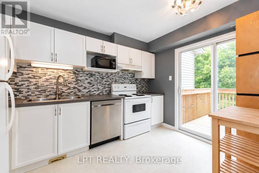 61 Tobermory Crescent — photo 13 of 36